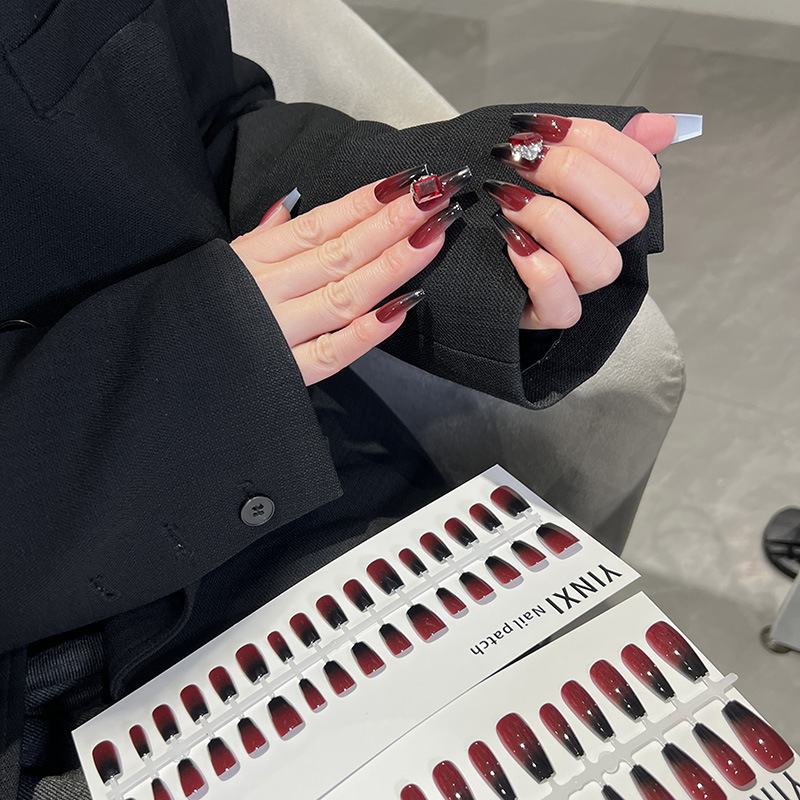 プレハブの黒い赤いグラデーションの逸品の服装式の爪のギャルの長い台形の新型のネットの赤い吟希の偽の爪のパッチ|undefined