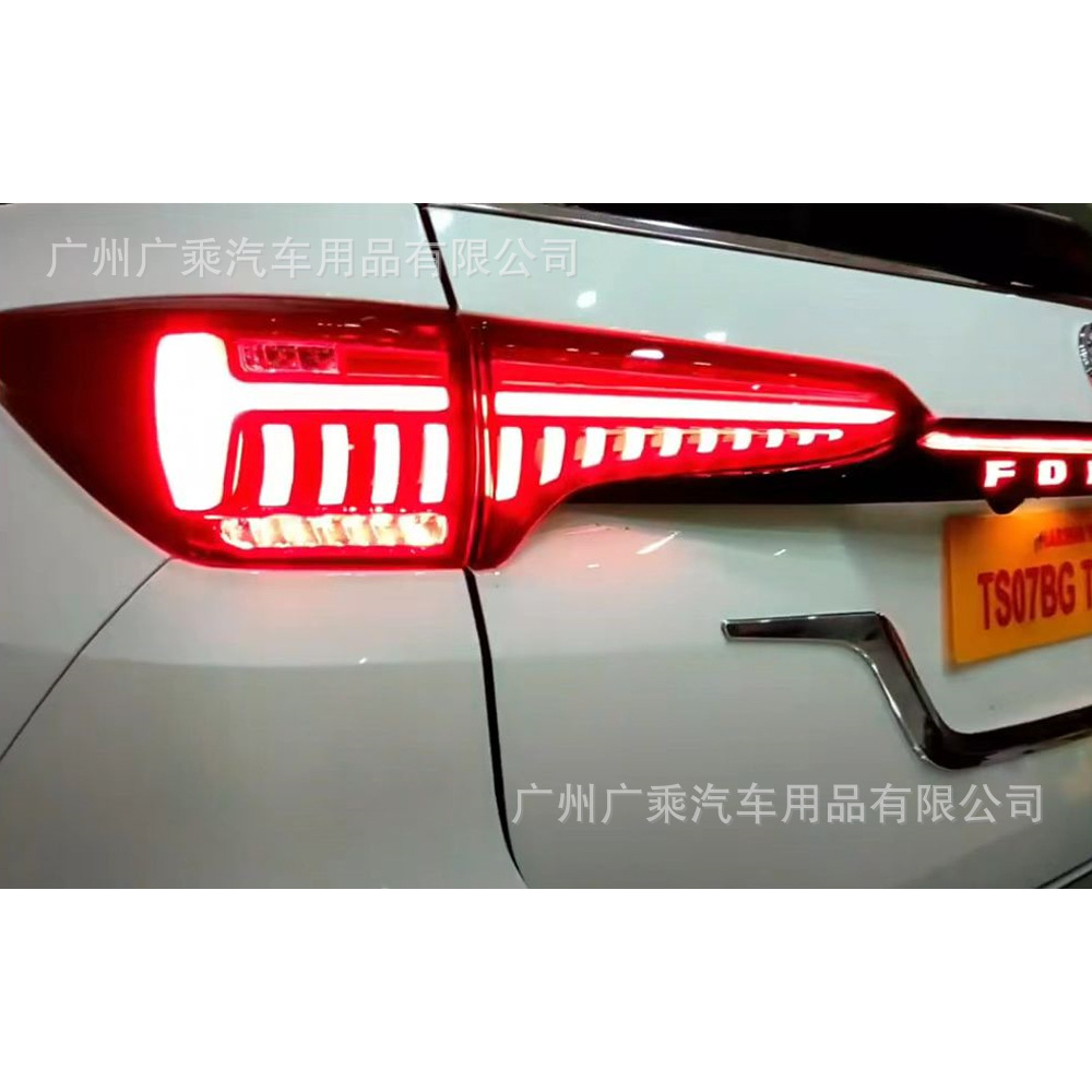 Adecuado para 16-24 Toyota Runner luz trasera Traveler Kenuner luz trasera modificada luz de freno trasera