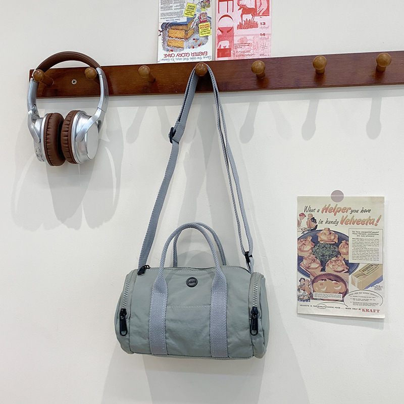 Bolso de hombro para niños y niñas de estilo coreano, color de contraste de moda, bolso de tubo portátil para bebé simple casual, nuevo bolso de almohada para niños