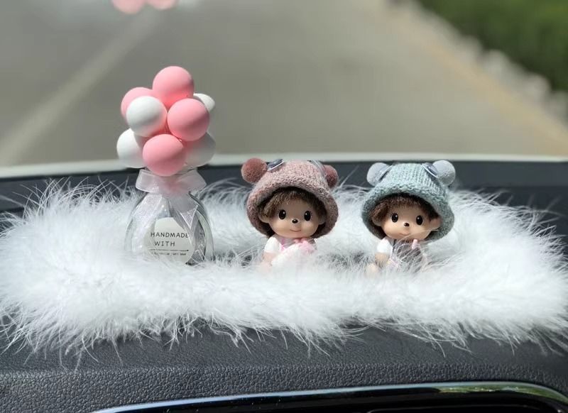 Cute car decoration car perfume ornaments creative personality Mengqiqi center console car interior supplies balloon women