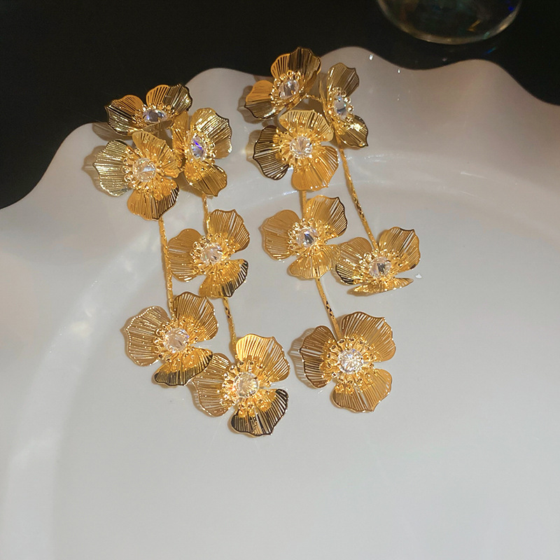 Pendientes de perlas de mariposa de flores retro de oro real, agujas de plata galvanizadas, pendientes de diseño exagerado, pendientes de sentido avanzado de nicho