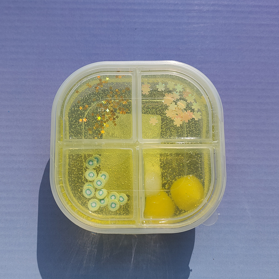 微信图片_20231206120104 黄色亮片4格子 90