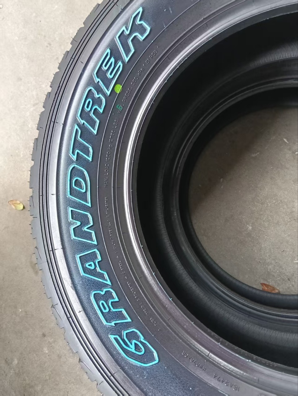 Dunlop car tire GRANDTREK AT22 SUV off-road tire 285/60R18 116V white lettering
