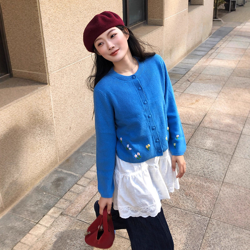 2025 Autumn New Hand-Embroidered Floral Round Neck Wool Blend Short Cardigan for Women Korean Style Knitted Top