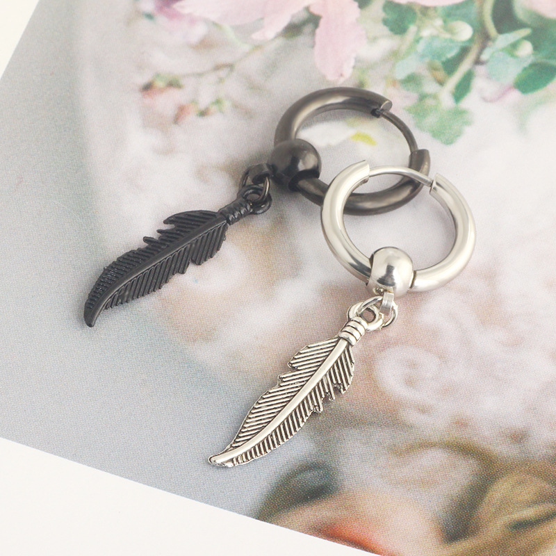 Pointed titanium steel lip stud product view