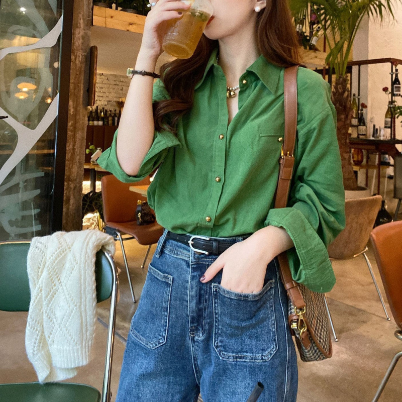 French-Style Retro Corduroy Green Shirt for Women, Spring and Autumn Hong Kong Style Brushed Layered Shirt with a Sense of Design, Inner Top