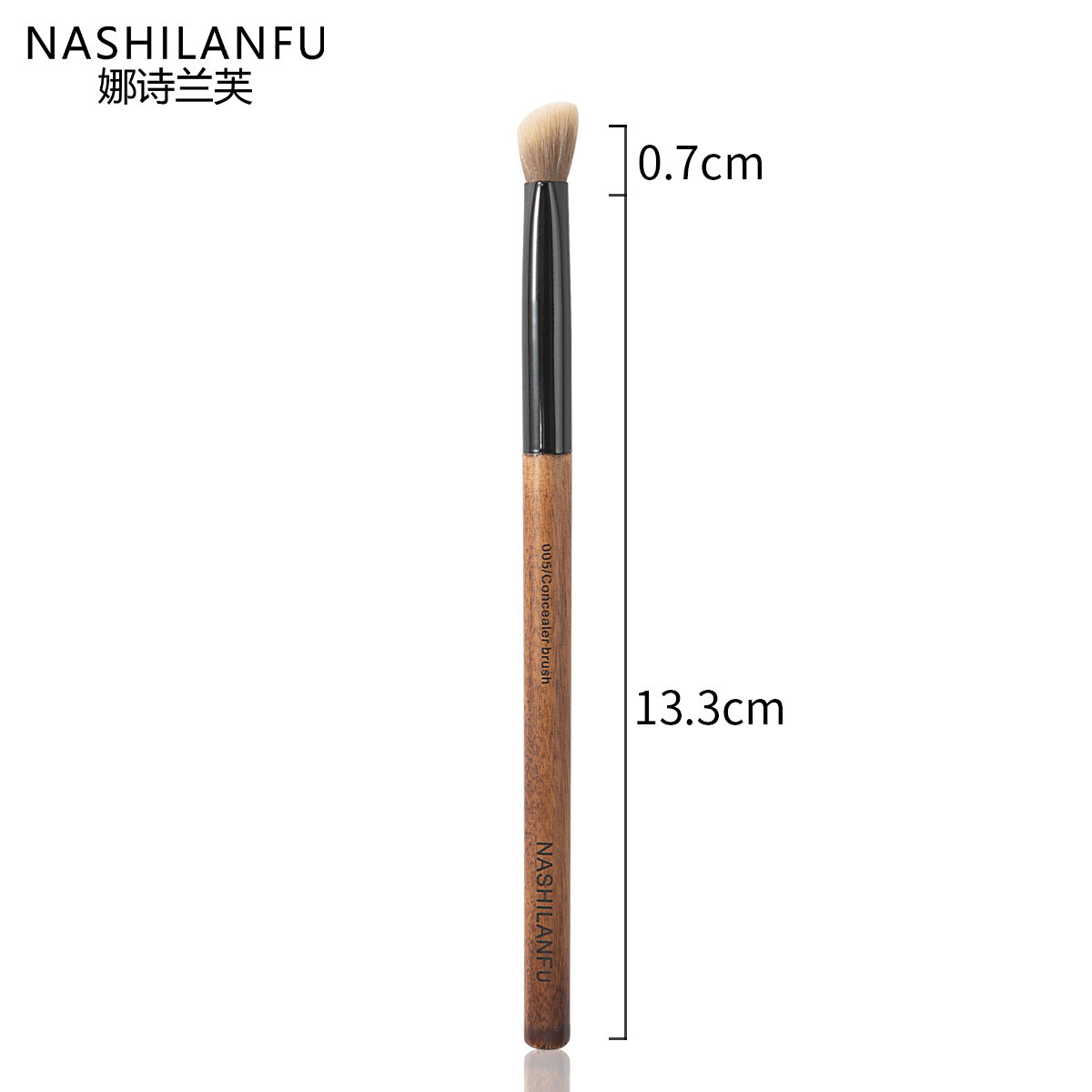 Triangular concealer brush