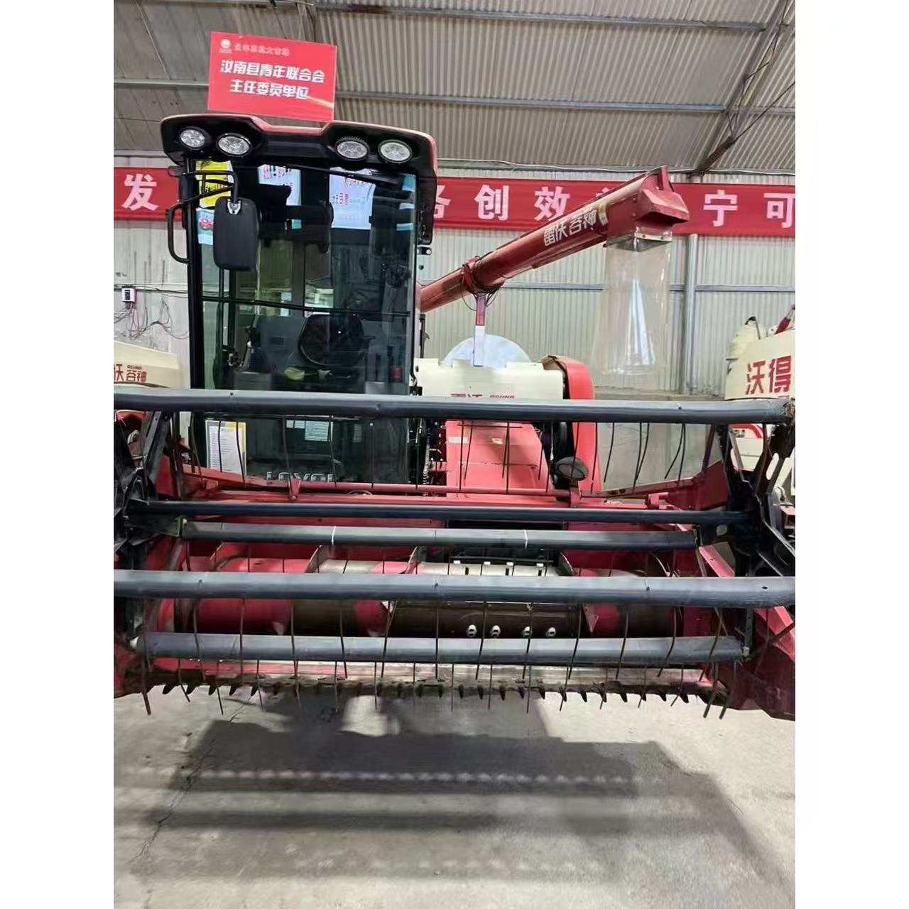 2022 Lovol 60 King Kong 120 caballos de fuerza cosechadora de cereales sobre orugas