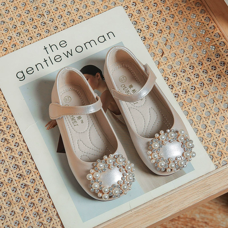 Новые детские туфли-лодочки 2024 года, милые и нежные кожаные туфли для девочек, корейские туфли-принцессы на липучках