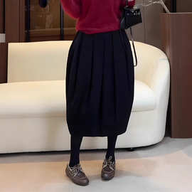 黑色褶皱后开叉加厚半身裙女2025冬季新款百搭遮胯显瘦独特花苞裙