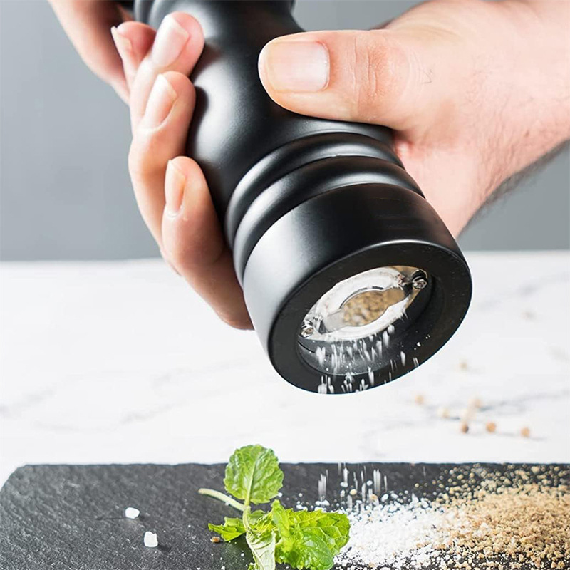 木の研磨器は陶磁器の芯の胡椒を調節できます。|undefined