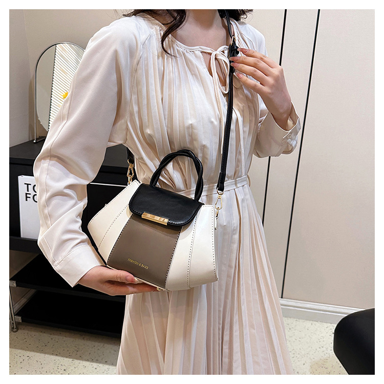 577g Weight Polyester Lining Material Zipper Closure Type Single Shoulder Strap Strap Type Crossbody Bag Bags Type Casual, Daily Occasion Pu Leather Material Color Block Pattern All Seasons Season Women's Gender Streetwear Style Square Shape Medium Size Women's Medium Pu Leather Color Block Streetwear Square Zipper Crossbody Bag 17