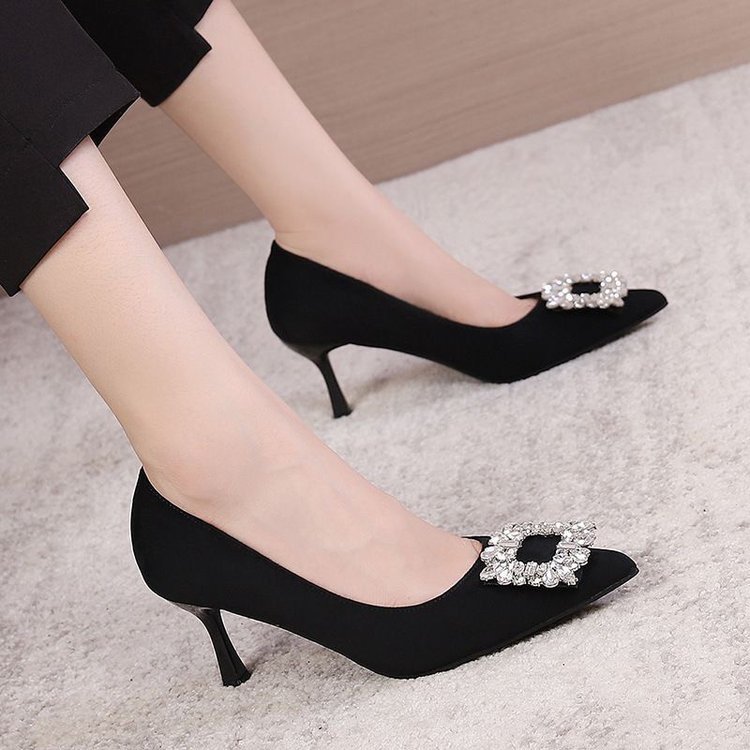 Zapatos de tacones altos de diamante de punta francesa 2026 primavera y otoño nuevos zapatos de tacones negros profesionales poco profundos