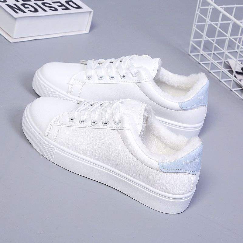 Zapatos de algodón de terciopelo para mujeres zapatos blancos 2025 nuevos estudiantes de cuatro estaciones coreanos zapatos casuales con suela plana caliente zapatos de skate para mujeres