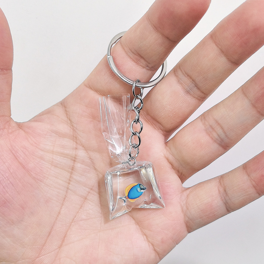 노란색과 파란색 열대어 열쇠고리