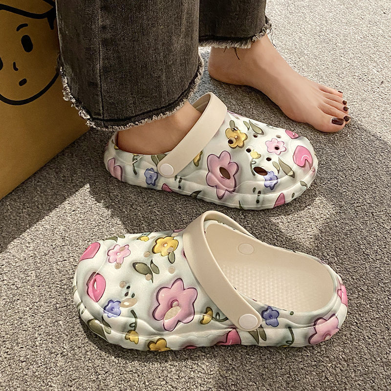 Women's Clogs Ins Style Student Outdoor Wear Summer 2024 Versatile Soft Sole Non-Slip Breathable Beach Sandals Women's Hollow Design