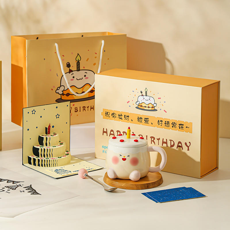Taza de regalo de cumpleaños Taza de cerámica Juego de caja de regalo creativa Regalo de mano para novias Taza de agua linda de alto valor