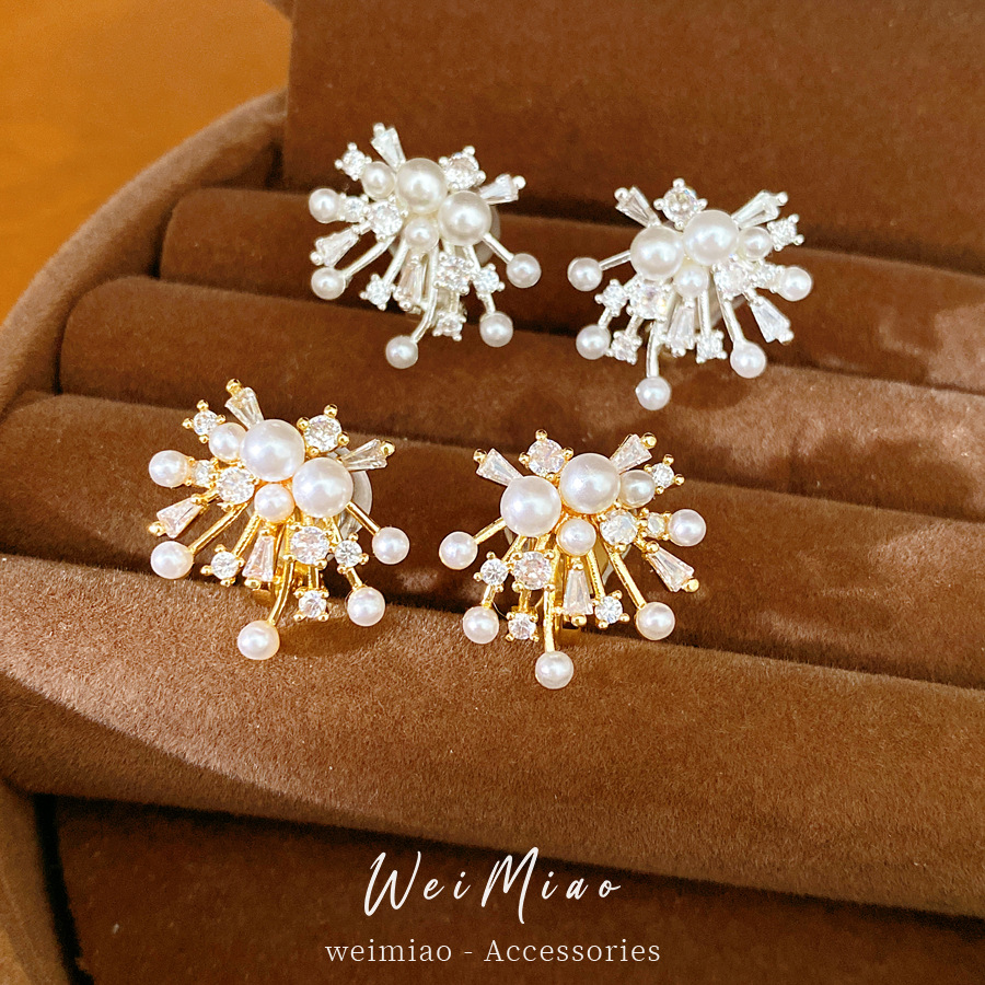 18 quilates de oro real, flores de perlas de piedra, pendientes personales simples, pendientes de lujo ligero, pendientes de alta calidad al por mayor