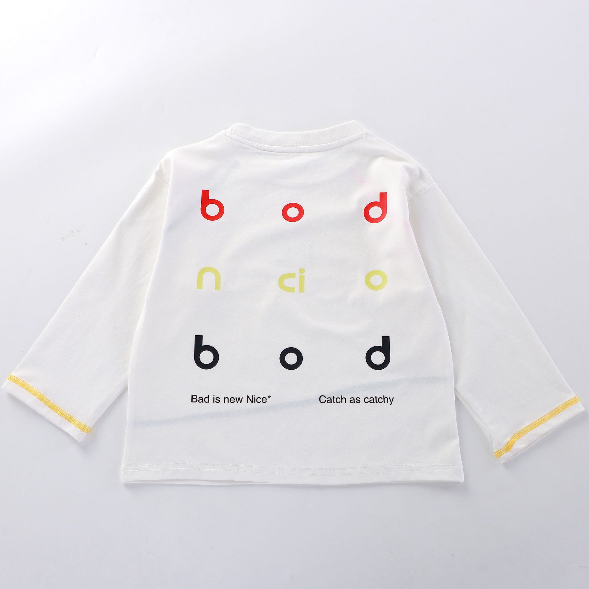Camiseta de manga larga para niños con un nuevo tipo de camiseta de base de algodón lycra para niños suelta de primavera y otoño