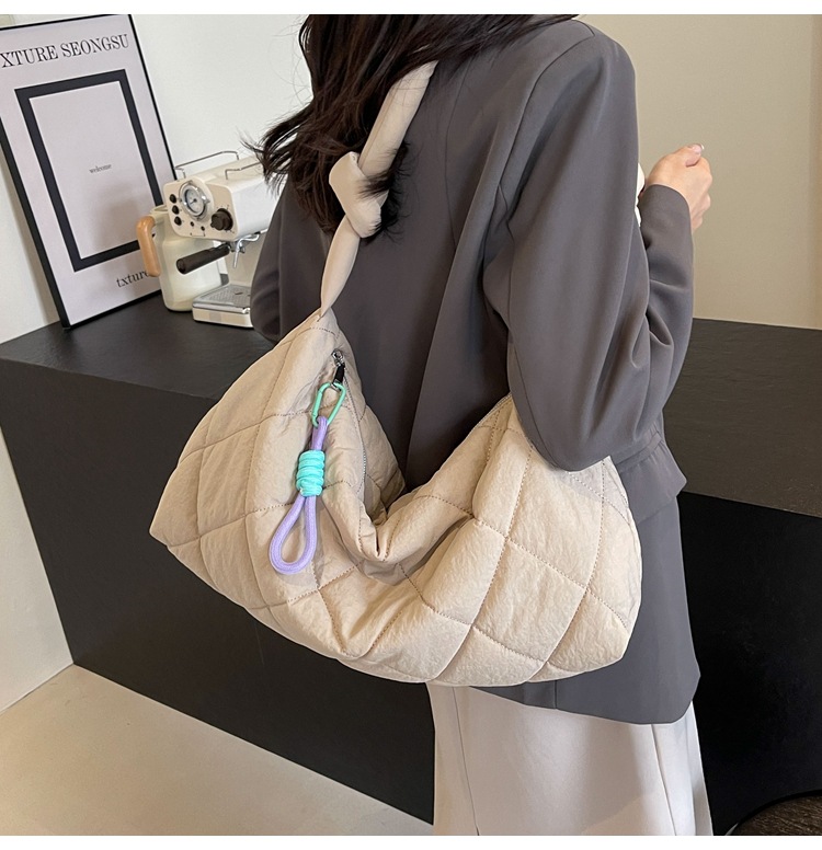 Bag, women's tote large capacity summer crossbody 2024 new versatile cloth bag, diamond grid college student class bag_voghion.com