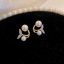 s925银针简约时尚鱼尾耳钉女秋冬高级感耳饰气质珍珠小众设计耳环