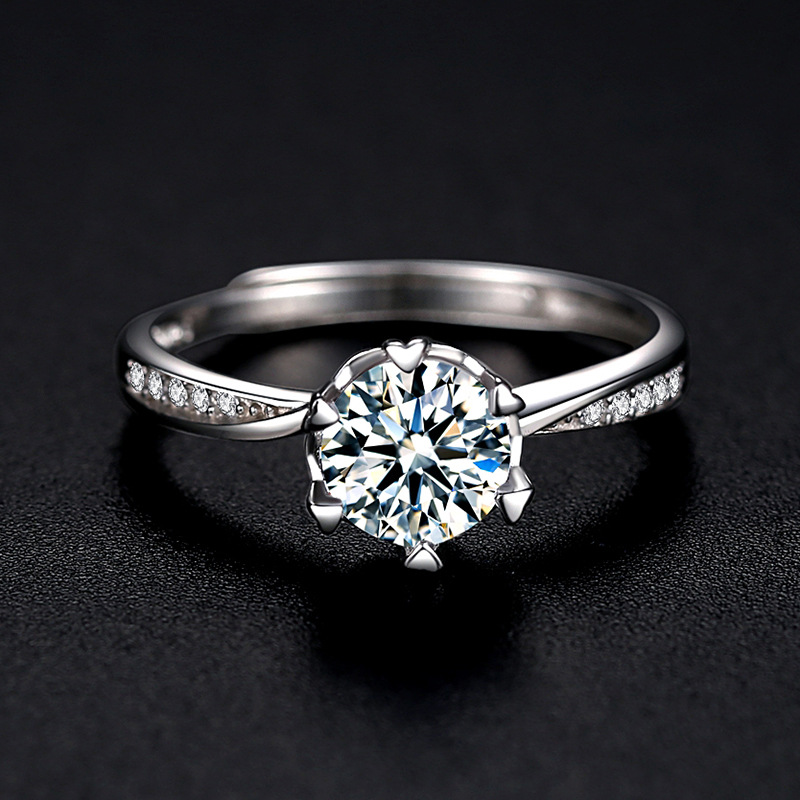 Transmisión en vivo de celebridades de Internet de alta gama diez flechas diez corazones anillo femenino S925 plata de ley un quilate anillo de bodas de seis garras fábrica al por mayor