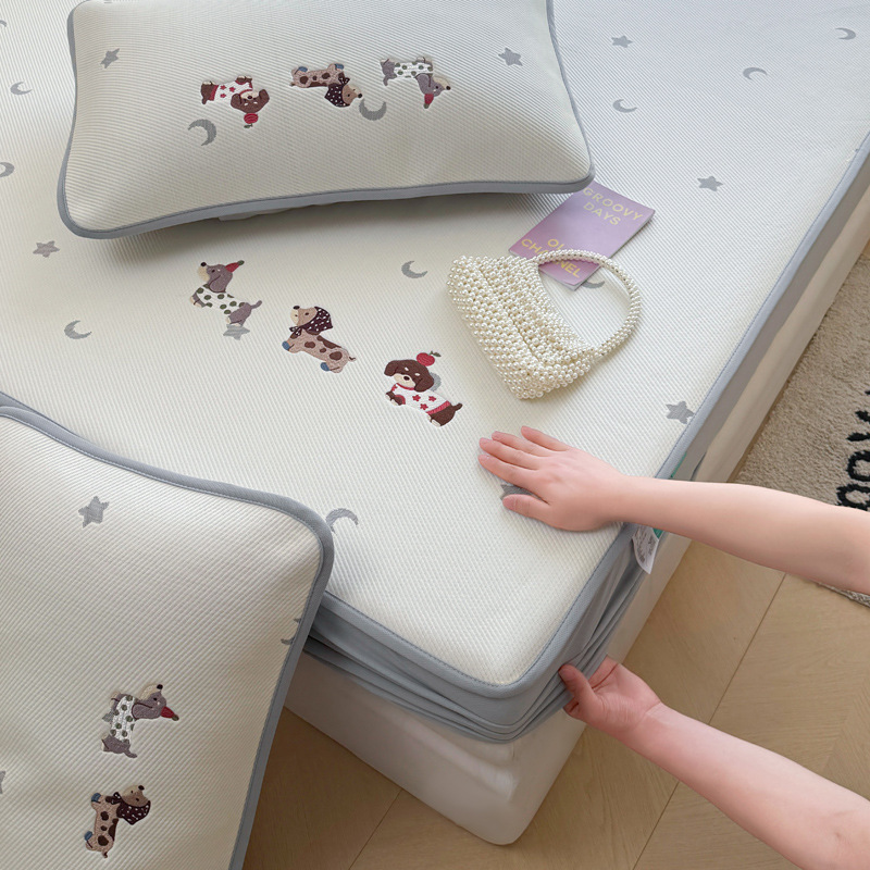 Class a Printed and Embroidered Soft Mat Cartoon Xiaohongshu Popular Kidsren's Room Mother Recommends Cool but Not Ice Dormitory Washable