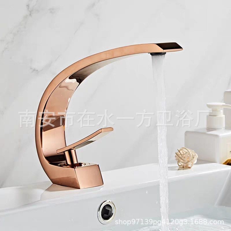 Cuenca de cobre caliente y fría del grifo lavabo baño Cuenca del Gabinete de Oro Luna curva moderno simple grifo mixto