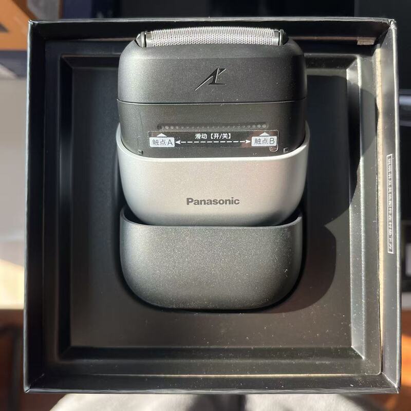 Panasonic Small Square Box Razor Mini Portable Reciprocating Shaver High-End Men's Razor Es-Pcm3A Panasonic Small Square Box Razor Mini Portable Reciprocating Shaver High-End Men's Razor Es-Pcm3A