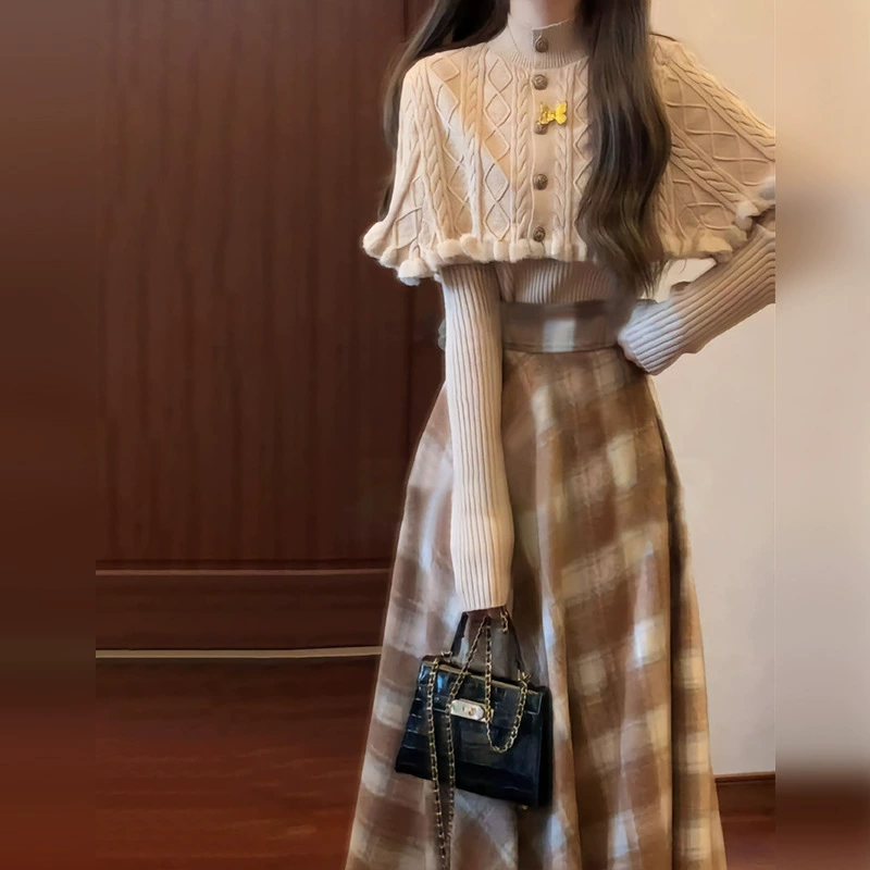 Шикарное платье-свитер с накидкой для женщин, новый стиль миниатюрного ароматного костюма осень/зима/весна 2025.