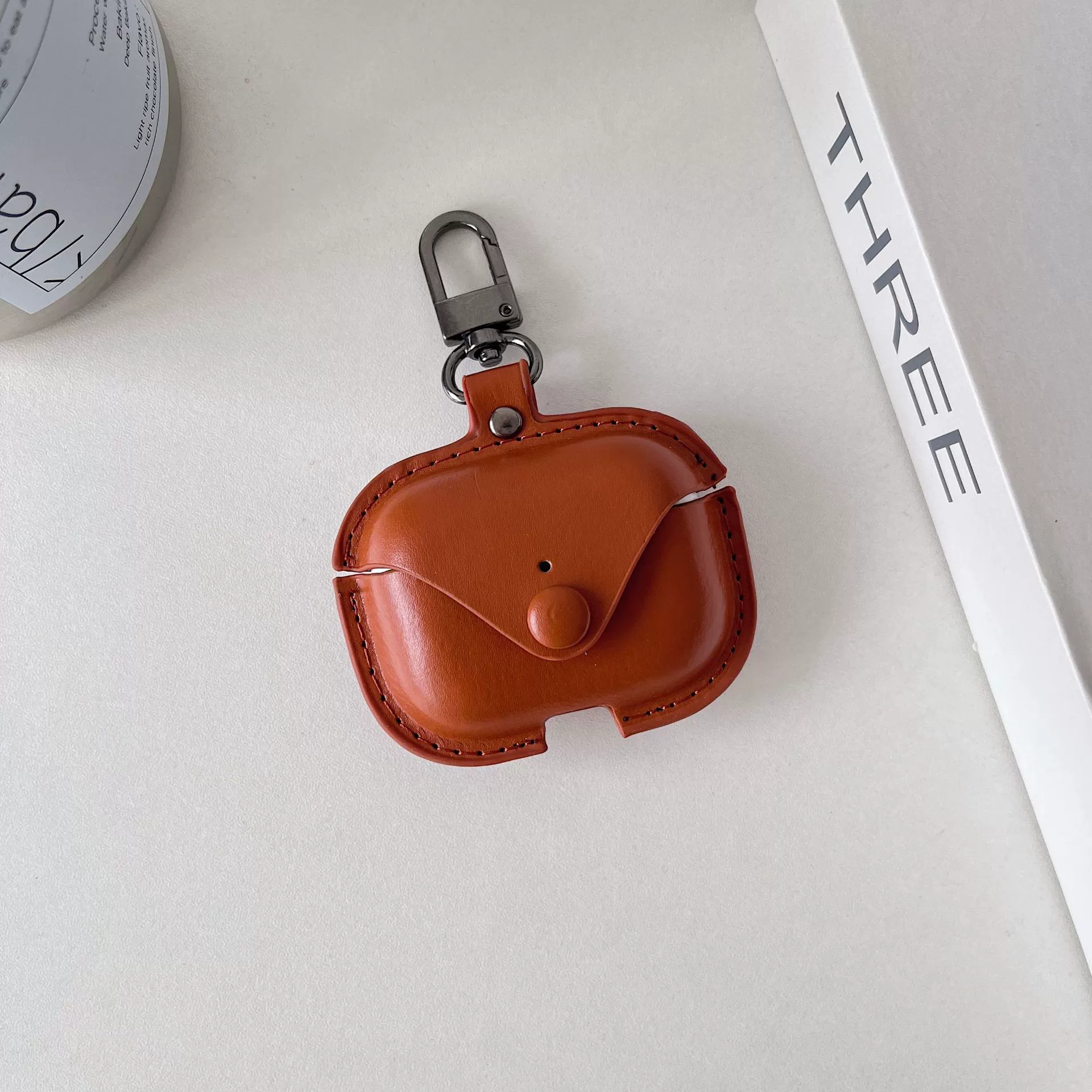 Кожаный чехол Bodisi для AirPods Pro с брелком – компактный чехол для защиты в жирной коже, 5x6x3 см, 0.03 кг