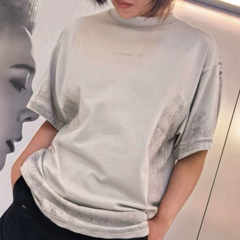 Authentic Paris B Brand New Classic Short-Sleeve T-Shirt with Front and Back Letter Logo Embroidery and Hand-Painted Graffiti in a Vintage Style