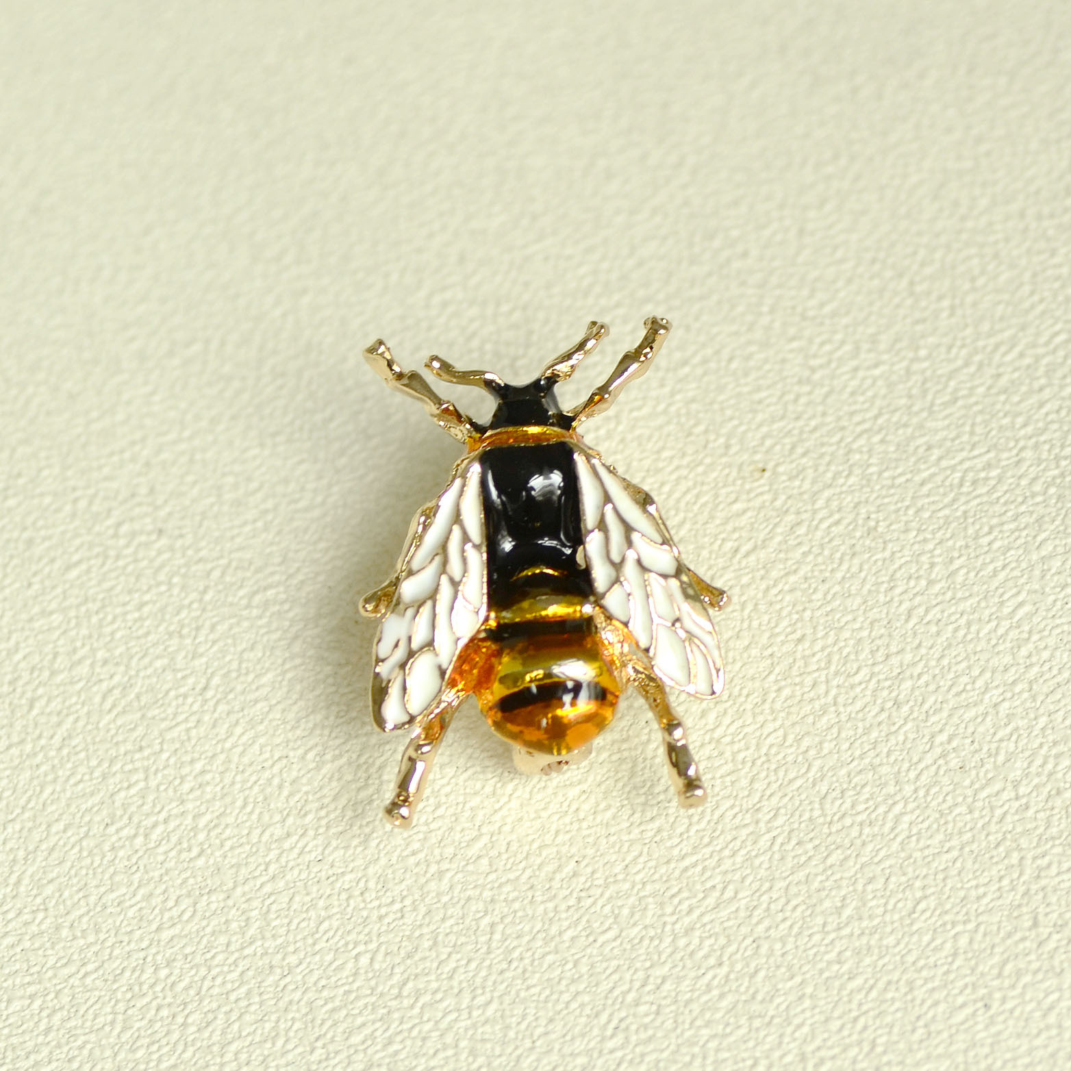 New Stylish Simple Oil-Dropping Bee Brooch High-End Women's European and American Exaggerated Retro Pin Men's Accessories Factory Direct Supply