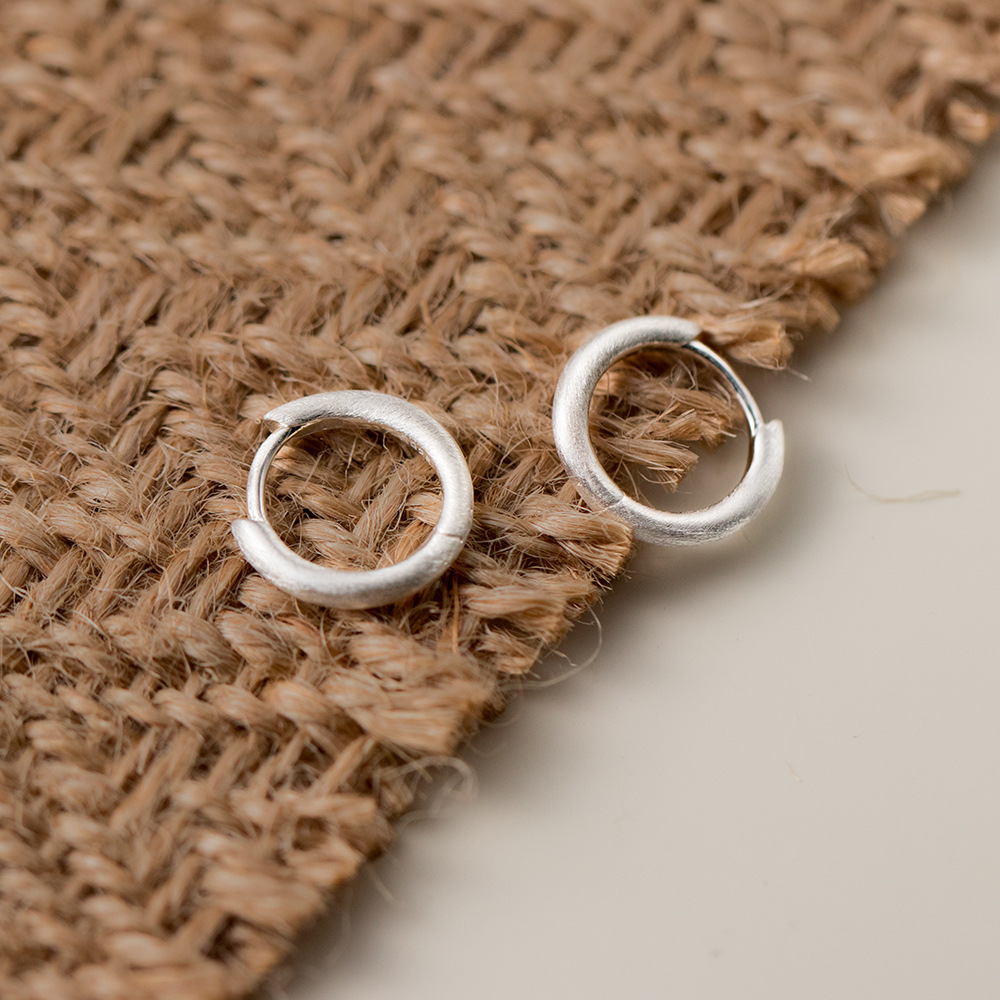 Eloch S925 plata cepillo de arredores redondos viento frío simple nicho de diseño de arredores temperamentales para mujeres M04055