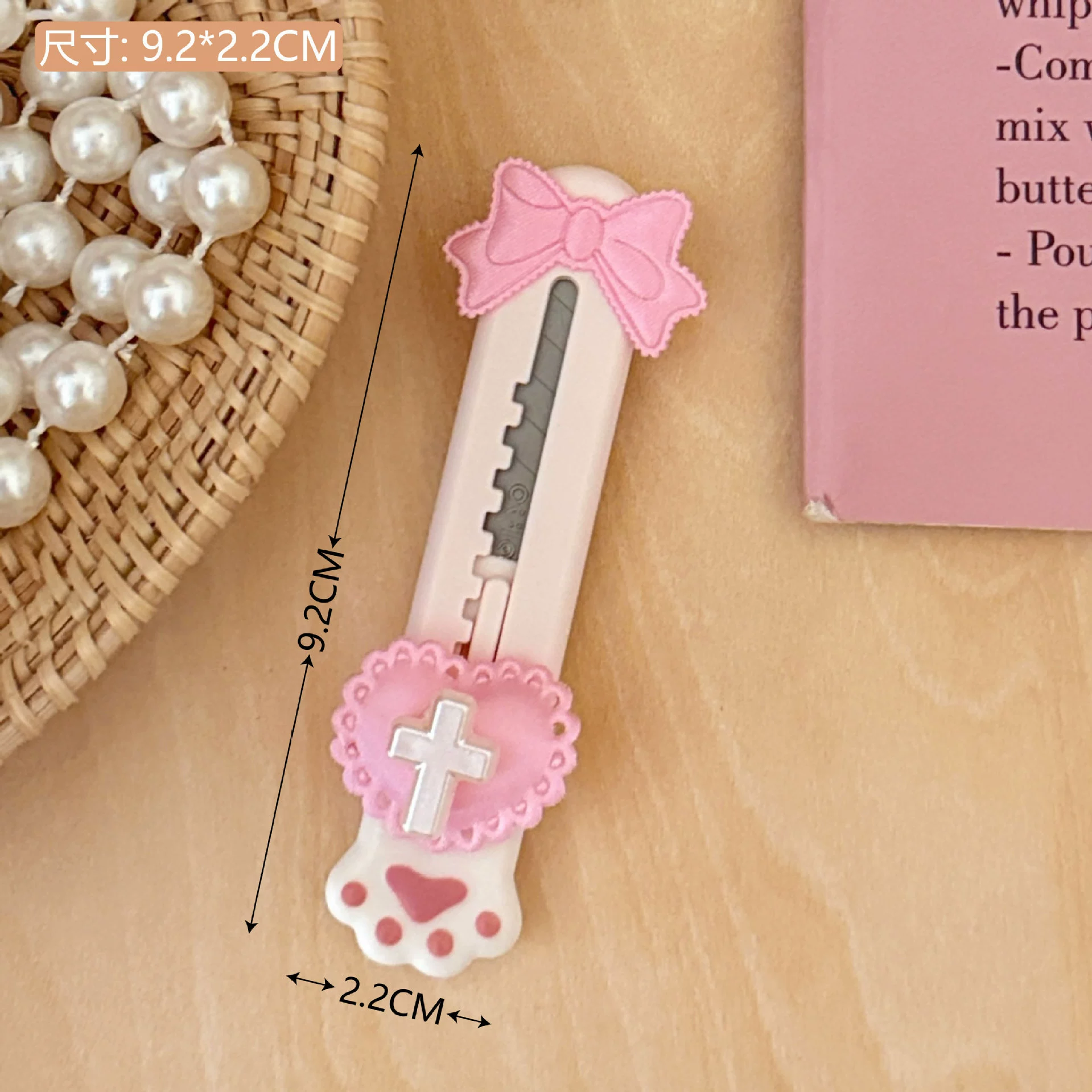 Utility Knife (Mini Wai) Cat-Paw Design, Retractable Blade, Compact 9.2 cm