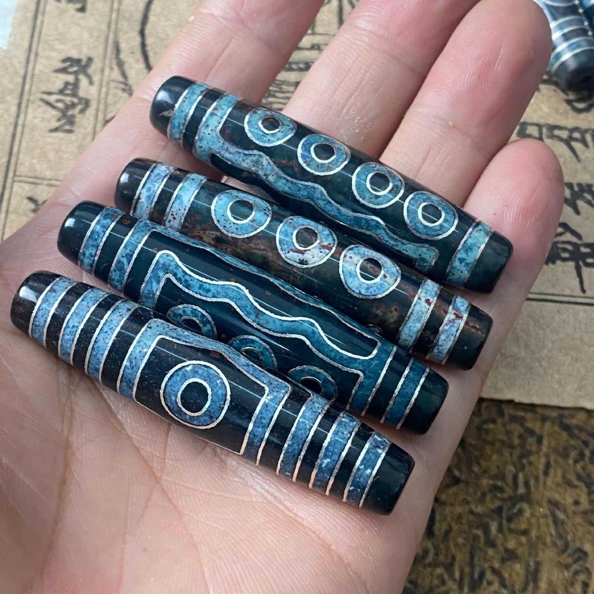 58mm Xiangxiong silver-carved agate dzi beads, weathered and patinated, loose beads with three, five, and seven eye patterns, suitable for bracelets and necklaces.