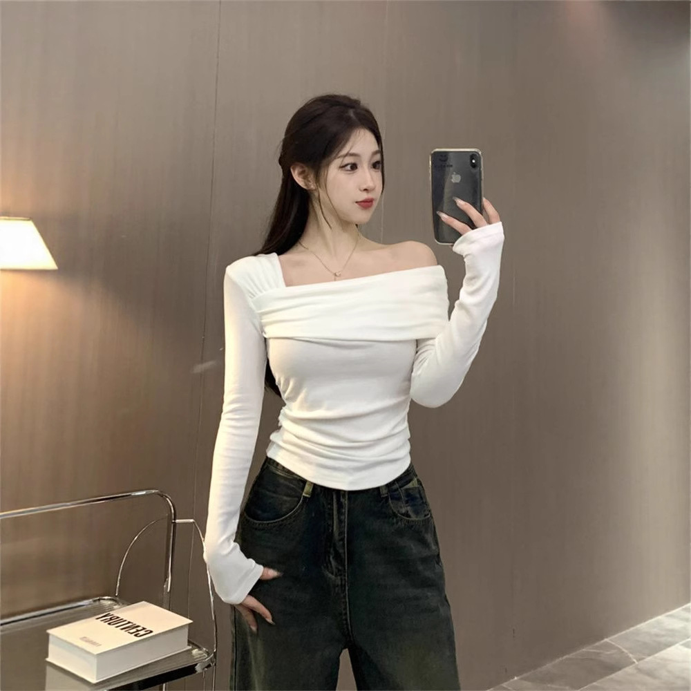 순수하고 섹시한 핫걸 긴팔 베이스 레이어 탑 여성용 2026 가을 겨울 슬림핏 벨벳 사선 넥 원숄더 티셔츠 여성 트렌드