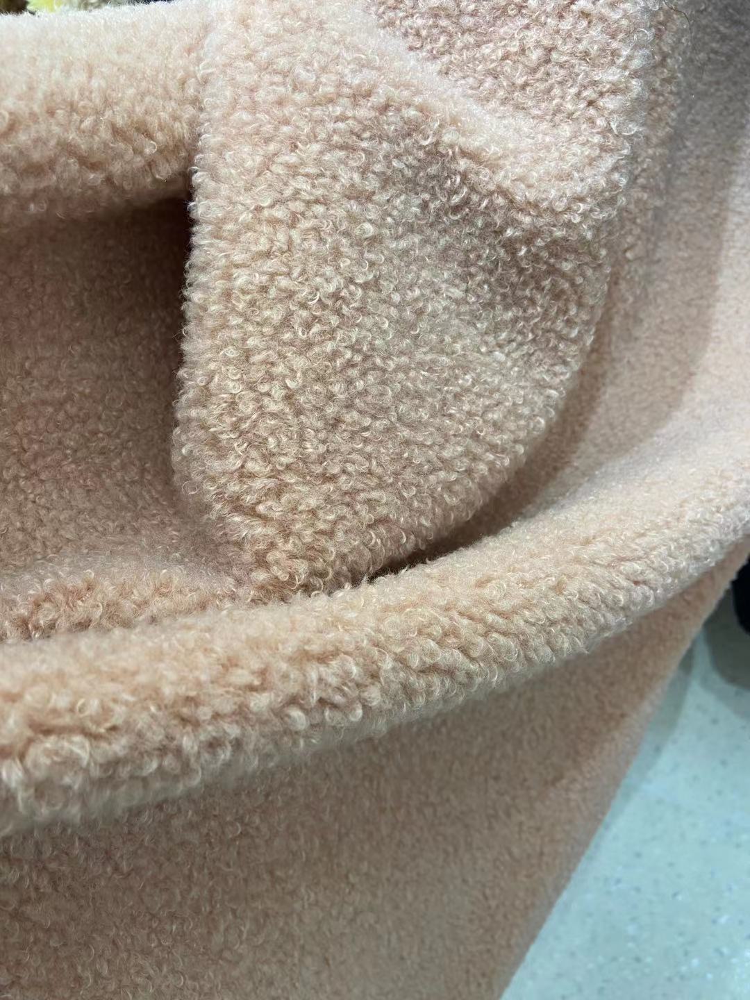 En stock fuente de poliéster fragante tela de Cachemira concubina fragante cálido pijama abrigo ropa zapatos y sombreros textiles para el hogar