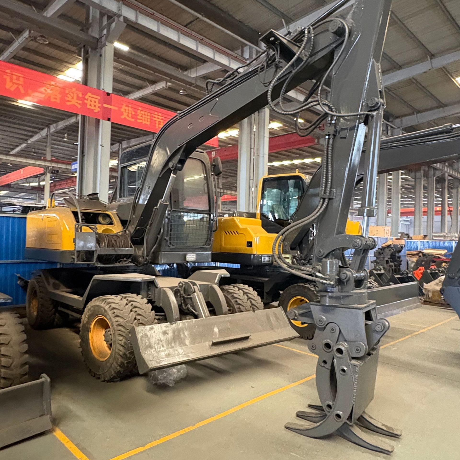 液压挖掘机08型全地形山地开荒挖土机20吨液压式挖掘机除草施