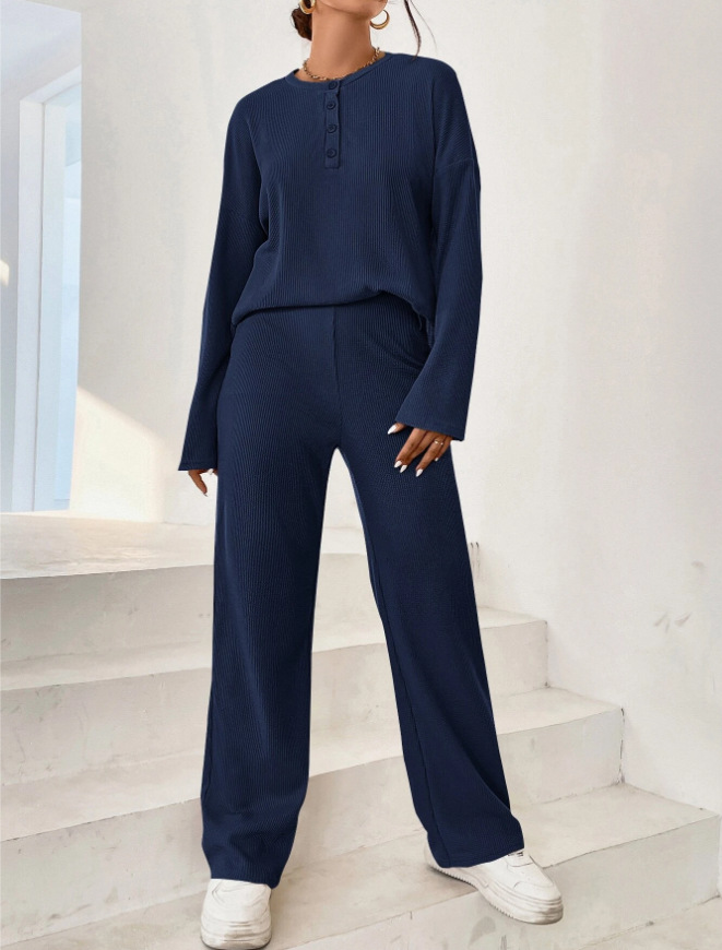 Completo donna con t-shirt girocollo e pantaloni a gamba dritta_voghion.com