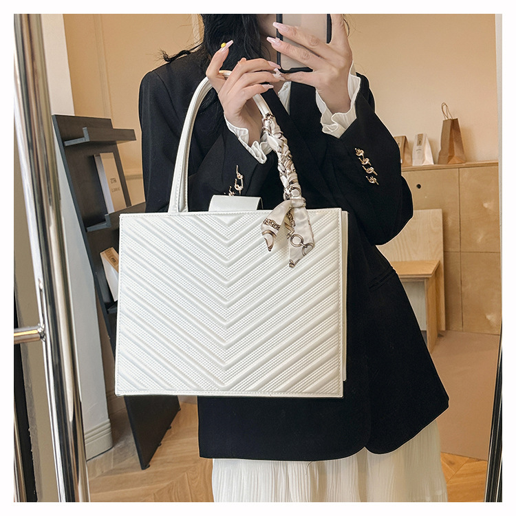 Impression Diamantmuster Seidenschal Textur Tote 2024 neuer Modetrend einfarbig lässige Umhängetasche_voghion.com