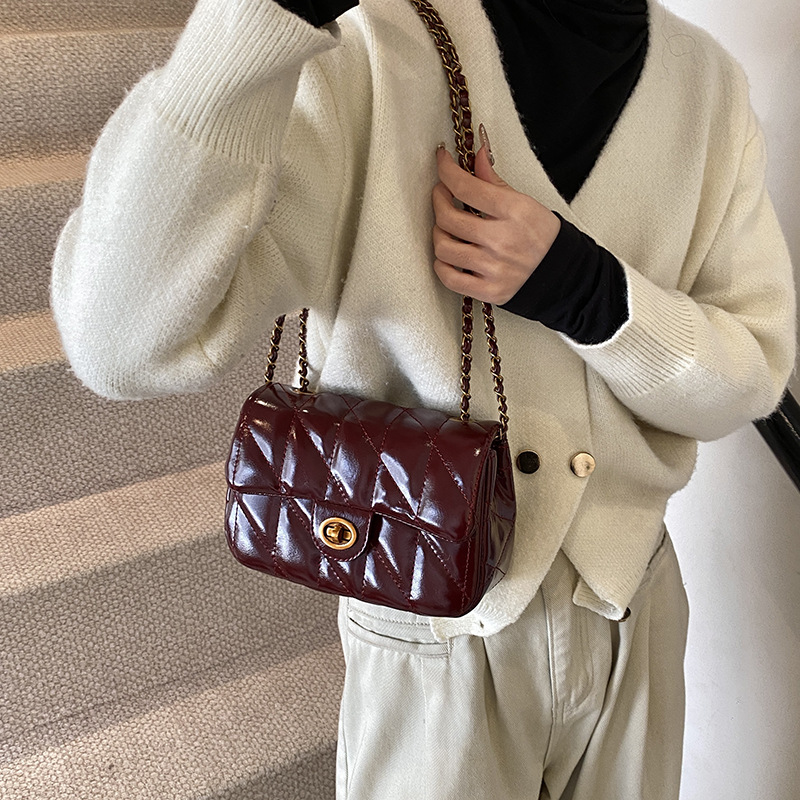 Retro alta sensación de cera de aceite bolso de cuadrado de piel 2024 otoño y invierno nuevo estilo universal pequeño Zhongling cadena bolso de hombro axilar