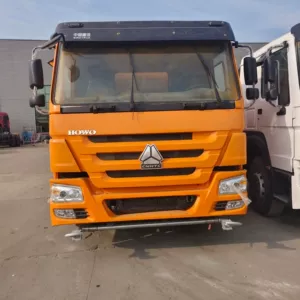 İxrac Haowo 20 kubmetr suvarma maşını, bağçılıq, toz azaldan təmizləyici, arxa ikitəkərli