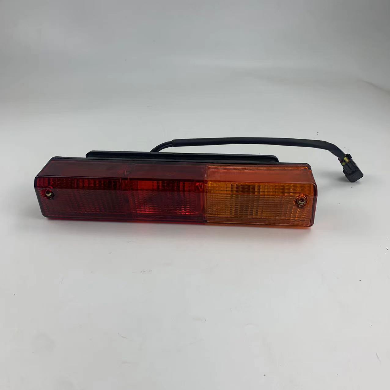 东方红904拖拉机配件180-EA;后尾灯(后壳材质为硬塑料)