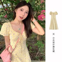 法式浪漫氛围感黄色碎花方领连衣裙女夏季设计感系带收腰显瘦长裙