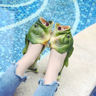 �~��Ь����¿����Є�������r�����~һ����Ů��������Ь�⴩�H��