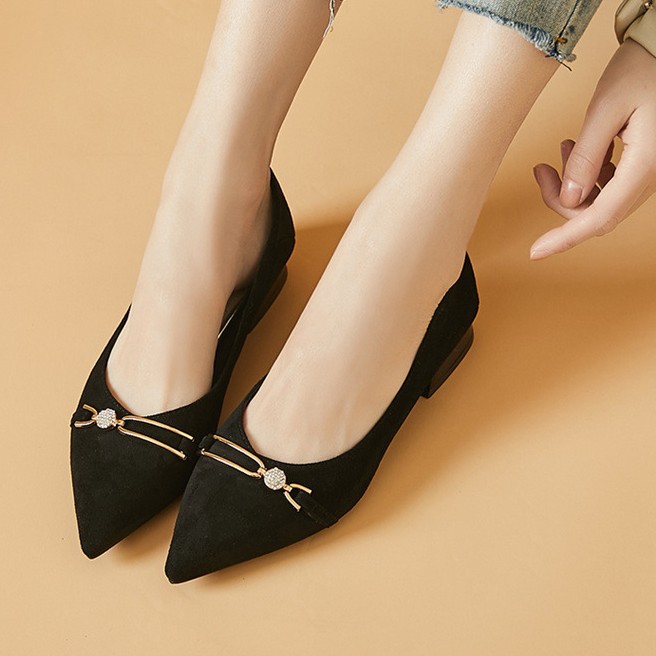 2026 primavera y verano nuevos zapatos de cabeza afilada y superficial damas tiernas zapatos de trabajo de tacones altos negros