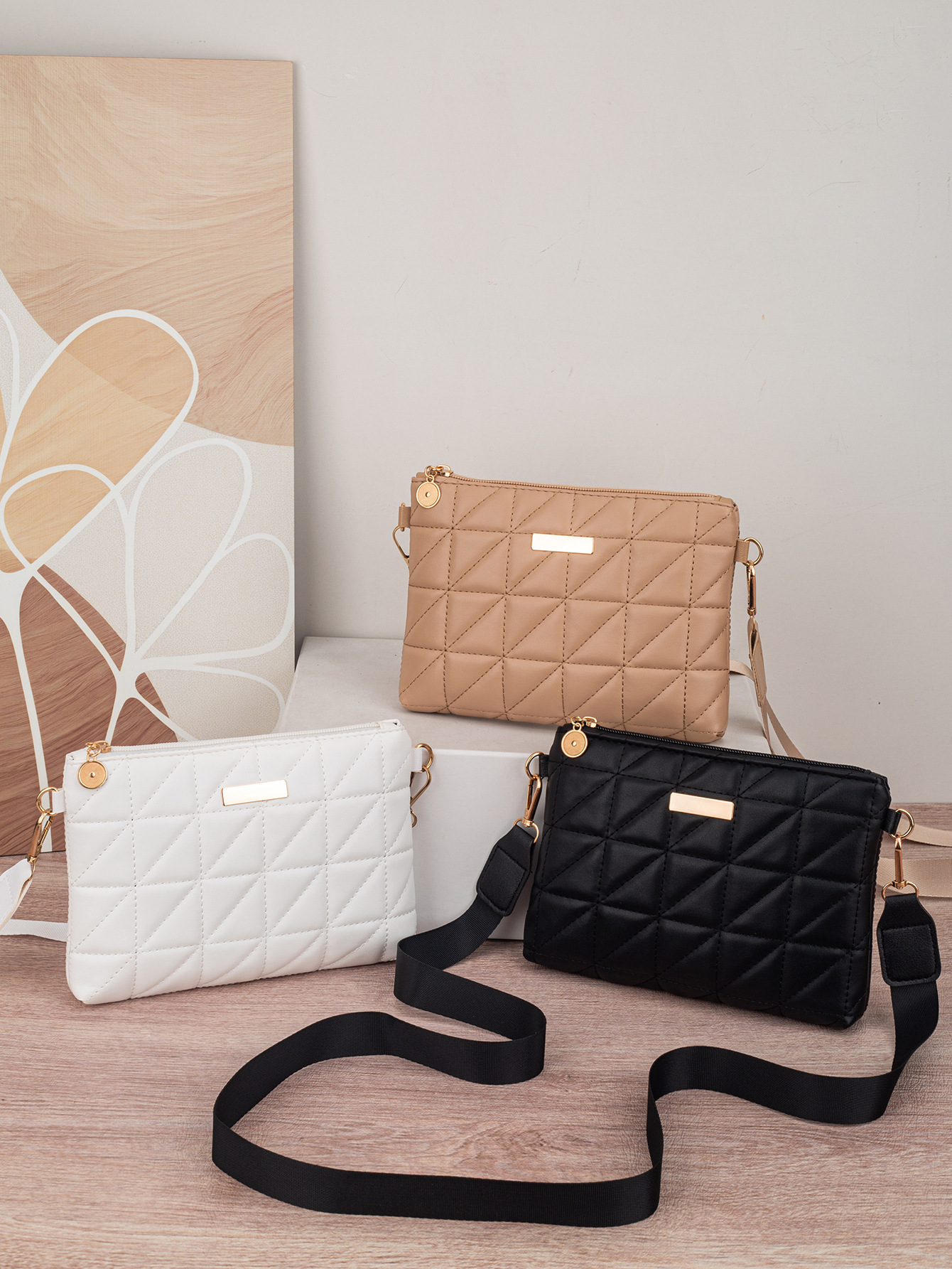 [Exclusivo] mini bolso para teléfonos móviles mano de moda 2025bag triángulo pequeño bolso cuadrado nuevo cambio bordado