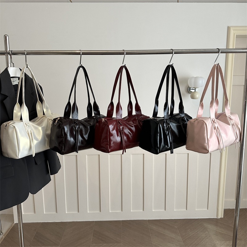 Large-capacity stylish 2026 sports fitness training lightweight casual travel crossbody handbag for women for short trips