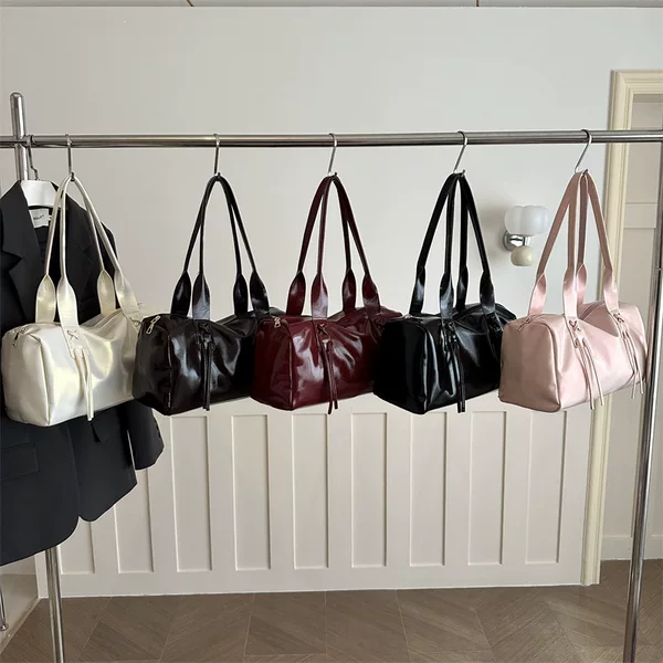 Large-capacity stylish 2026 sports fitness training lightweight casual travel crossbody handbag for women for short trips